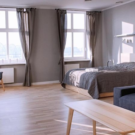 Modern Apartment In Old Riga With A River View Bagian luar foto