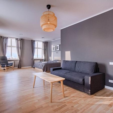 Modern Apartment In Old Riga With A River View Bagian luar foto
