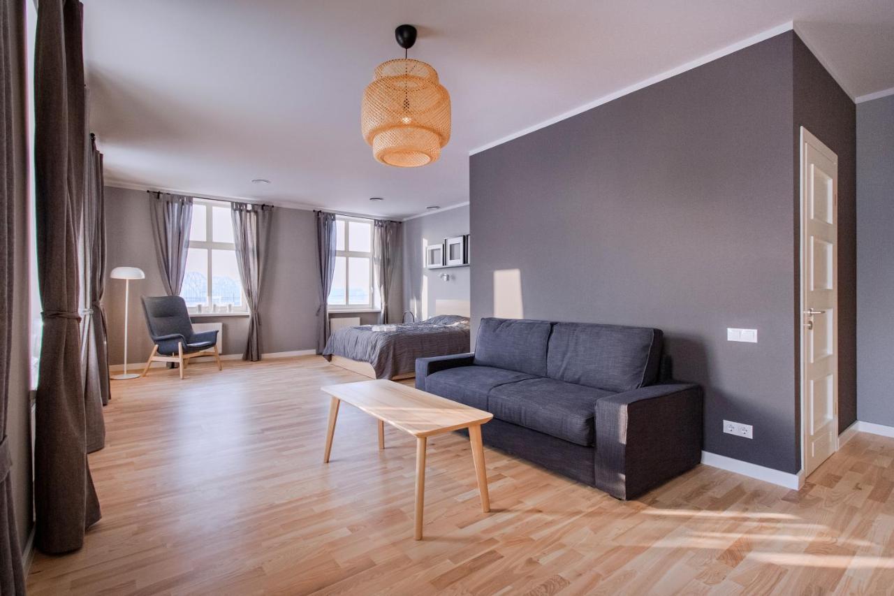Modern Apartment In Old Riga With A River View Bagian luar foto