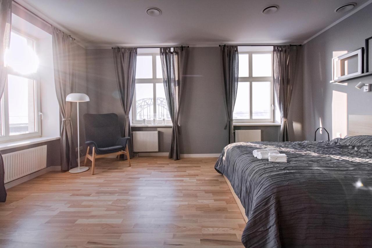 Modern Apartment In Old Riga With A River View Bagian luar foto